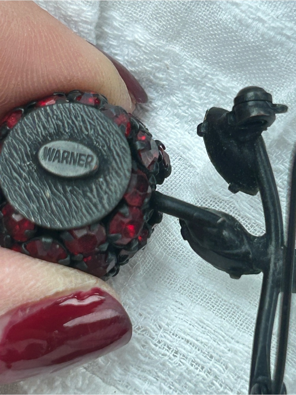 Vintage Warner crystal cherry brooch
🍒 - Picture 3 of 3
